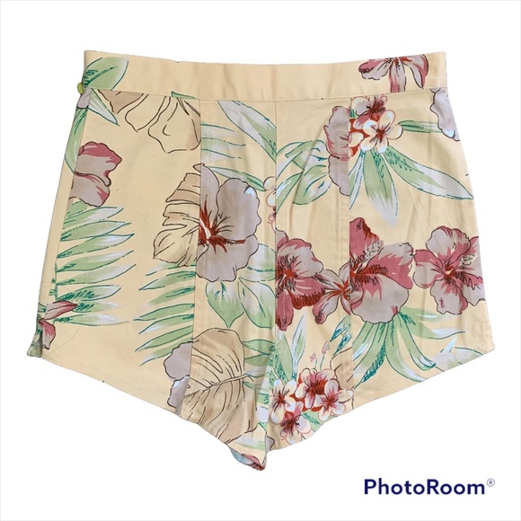 Urban Outfitters Lisa Marie Tropical Shorts Size Small - Picture 3 of 5